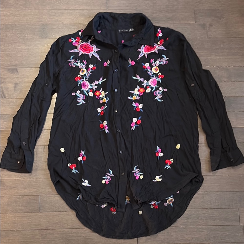 Black Tape_ Black Multicoloured Floral Embroidered Button Down Blouse Women’s S